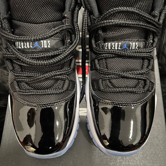 AIR JORDAN 11 RETRO LOW (Grade School) - Picture 3 of 12